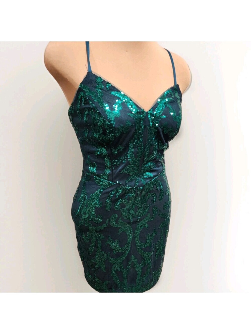 Short sheath cocktail dress in an emerald green Size 10
